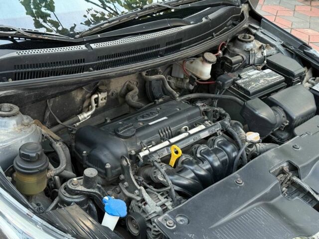 Сірий Кіа Ріо, об'ємом двигуна 1.4 л та пробігом 170 тис. км за 5800 $, фото 17 на Automoto.ua