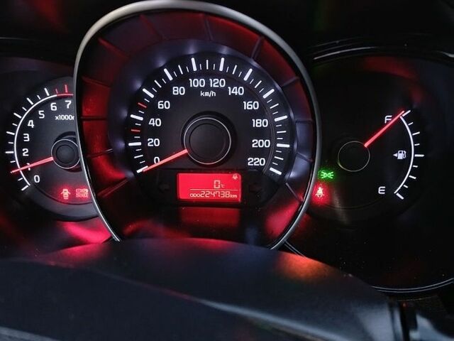 Серый Киа Рио, объемом двигателя 1.4 л и пробегом 224 тыс. км за 6000 $, фото 7 на Automoto.ua