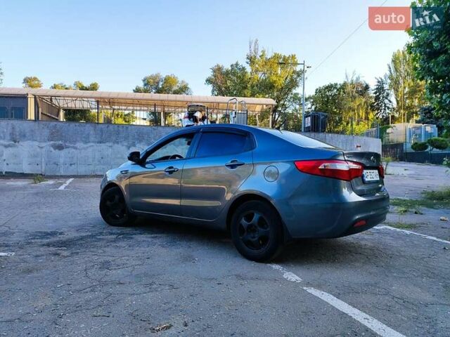 Серый Киа Рио, объемом двигателя 1.4 л и пробегом 225 тыс. км за 5200 $, фото 2 на Automoto.ua