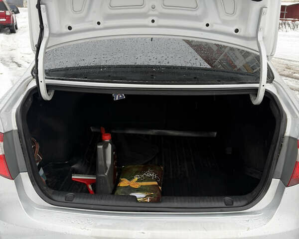 Сірий Кіа Ріо, об'ємом двигуна 1.4 л та пробігом 130 тис. км за 7500 $, фото 9 на Automoto.ua