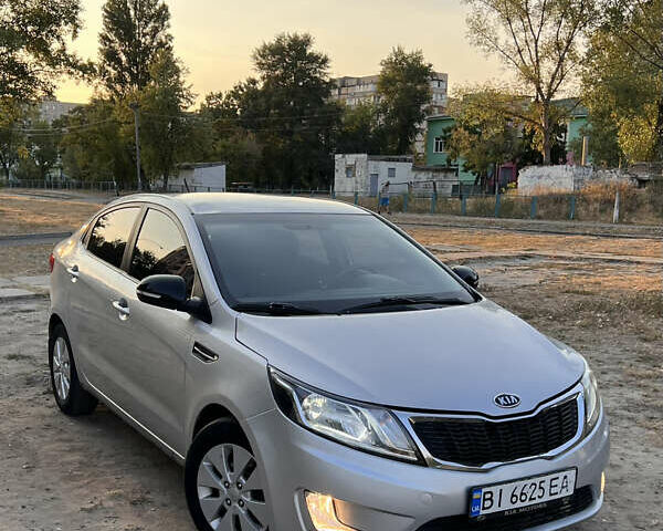Серый Киа Рио, объемом двигателя 1.6 л и пробегом 300 тыс. км за 5300 $, фото 4 на Automoto.ua