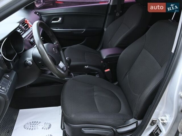 Серый Киа Рио, объемом двигателя 1.4 л и пробегом 247 тыс. км за 5800 $, фото 9 на Automoto.ua