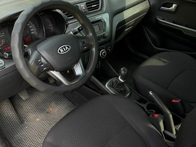 Сірий Кіа Ріо, об'ємом двигуна 1.4 л та пробігом 220 тис. км за 6700 $, фото 16 на Automoto.ua