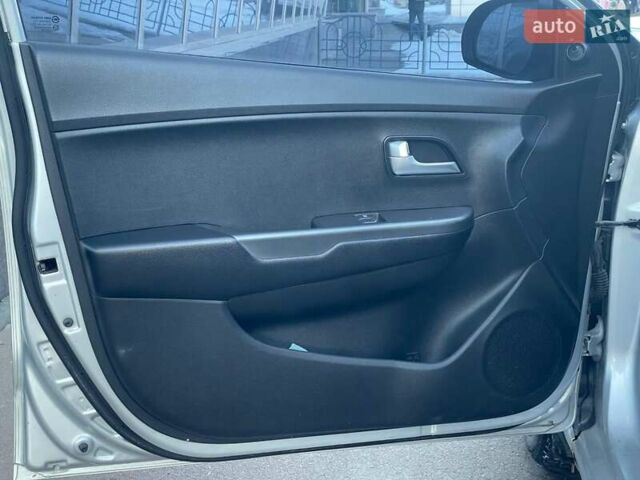 Серый Киа Рио, объемом двигателя 1.4 л и пробегом 68 тыс. км за 6700 $, фото 9 на Automoto.ua