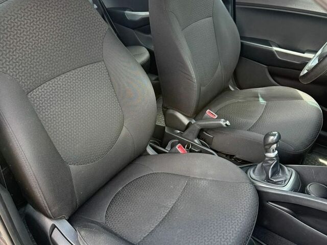 Сірий Кіа Ріо, об'ємом двигуна 1.4 л та пробігом 125 тис. км за 6500 $, фото 8 на Automoto.ua