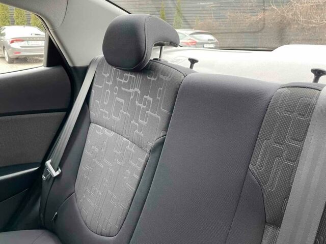 Серый Киа Рио, объемом двигателя 1.6 л и пробегом 121 тыс. км за 9500 $, фото 19 на Automoto.ua