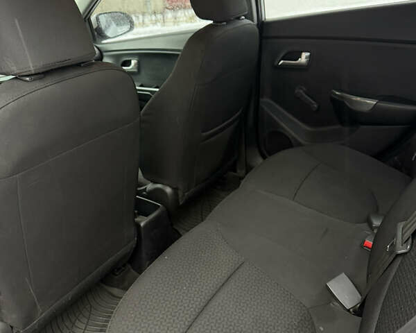 Сірий Кіа Ріо, об'ємом двигуна 1.4 л та пробігом 130 тис. км за 7500 $, фото 6 на Automoto.ua