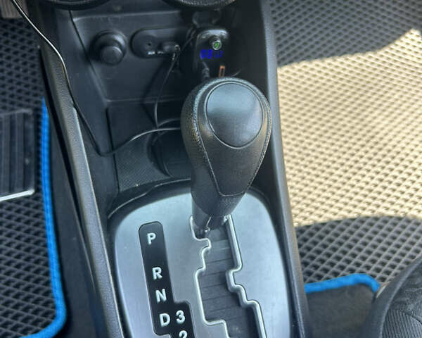 Серый Киа Рио, объемом двигателя 1.6 л и пробегом 250 тыс. км за 8299 $, фото 17 на Automoto.ua
