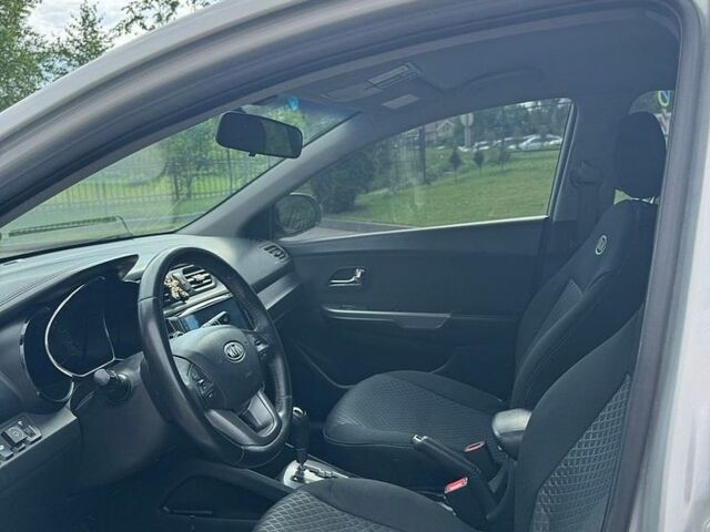Сірий Кіа Ріо, об'ємом двигуна 1.6 л та пробігом 161 тис. км за 7700 $, фото 9 на Automoto.ua