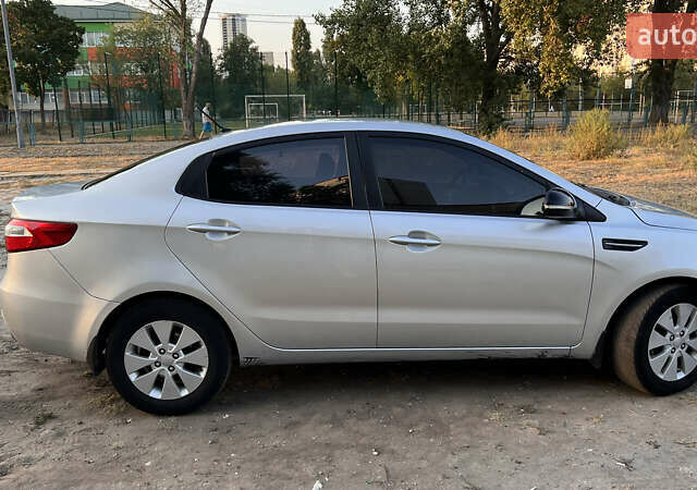 Серый Киа Рио, объемом двигателя 1.6 л и пробегом 300 тыс. км за 5300 $, фото 9 на Automoto.ua