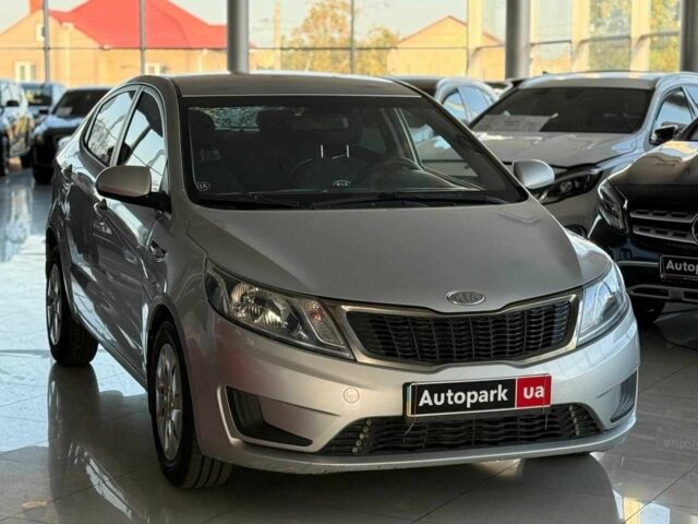 Серый Киа Рио, объемом двигателя 1.4 л и пробегом 200 тыс. км за 6840 $, фото 2 на Automoto.ua