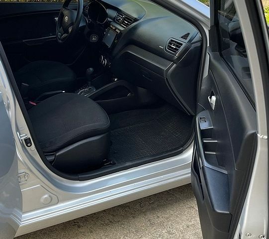 Сірий Кіа Ріо, об'ємом двигуна 1.4 л та пробігом 87 тис. км за 7400 $, фото 7 на Automoto.ua