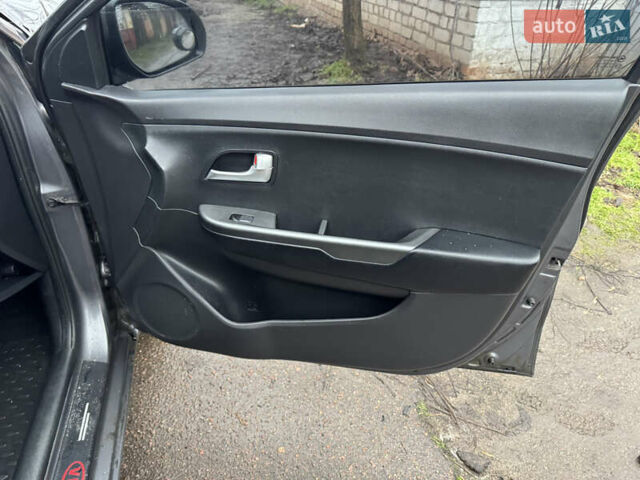 Серый Киа Рио, объемом двигателя 1.4 л и пробегом 250 тыс. км за 1950 $, фото 26 на Automoto.ua