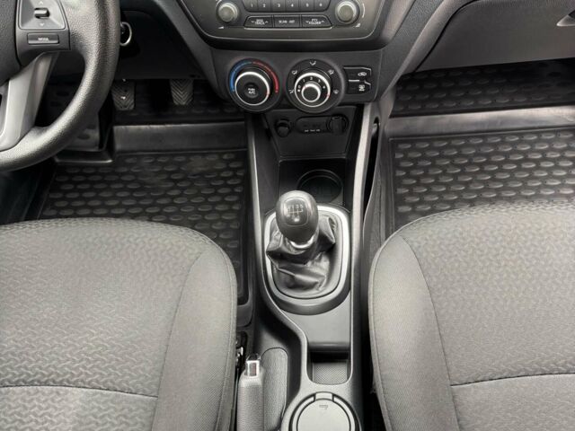 Серый Киа Рио, объемом двигателя 1.4 л и пробегом 82 тыс. км за 9200 $, фото 25 на Automoto.ua