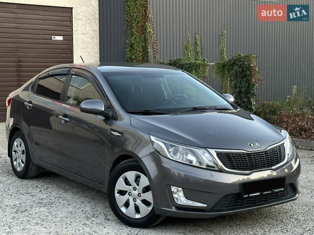 Сірий Кіа Ріо, об'ємом двигуна 1.6 л та пробігом 130 тис. км за 8500 $, фото 13 на Automoto.ua