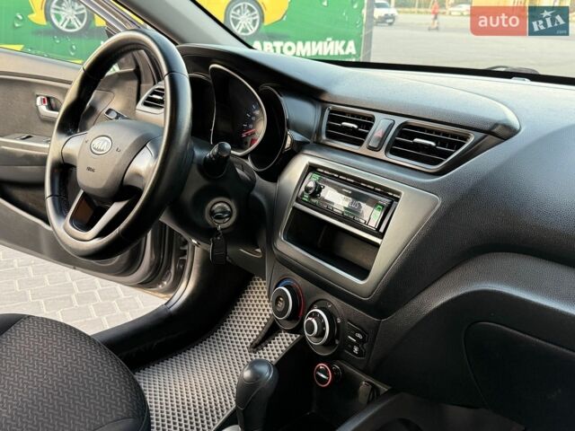 Серый Киа Рио, объемом двигателя 1.4 л и пробегом 147 тыс. км за 8550 $, фото 20 на Automoto.ua