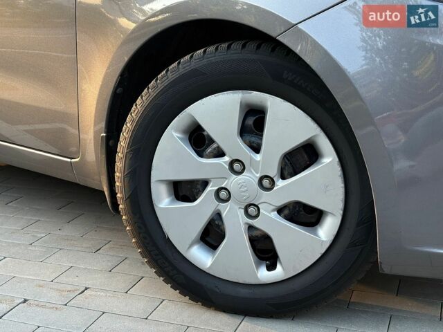 Сірий Кіа Ріо, об'ємом двигуна 1.4 л та пробігом 126 тис. км за 8400 $, фото 8 на Automoto.ua