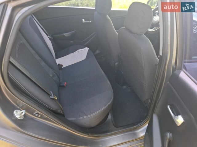 Серый Киа Рио, объемом двигателя 1.4 л и пробегом 235 тыс. км за 5600 $, фото 12 на Automoto.ua