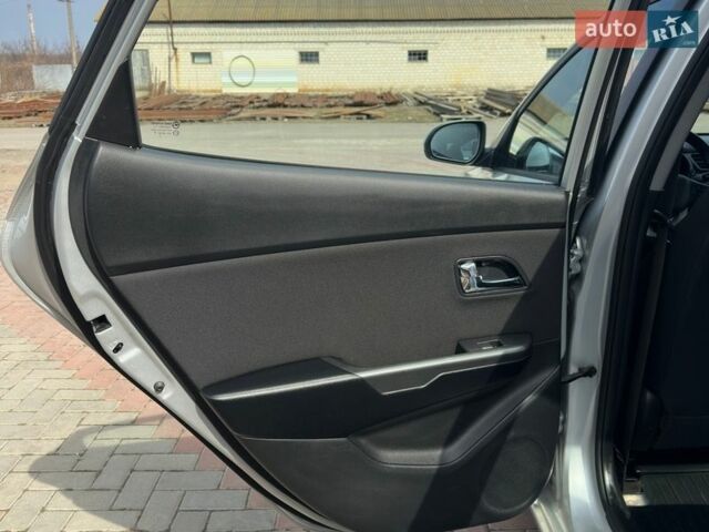 Сірий Кіа Ріо, об'ємом двигуна 1.6 л та пробігом 128 тис. км за 9350 $, фото 13 на Automoto.ua