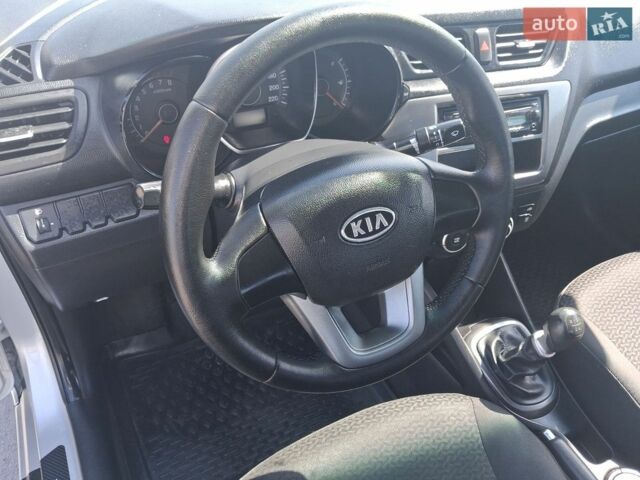Серый Киа Рио, объемом двигателя 1.4 л и пробегом 128 тыс. км за 6850 $, фото 6 на Automoto.ua