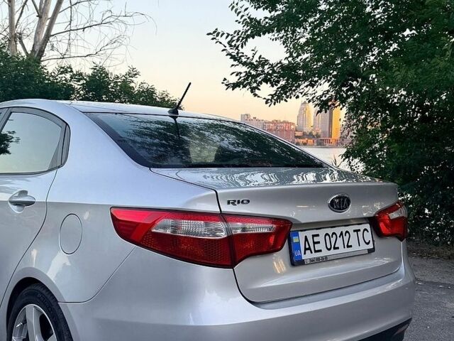 Серый Киа Рио, объемом двигателя 1.4 л и пробегом 230 тыс. км за 7000 $, фото 4 на Automoto.ua