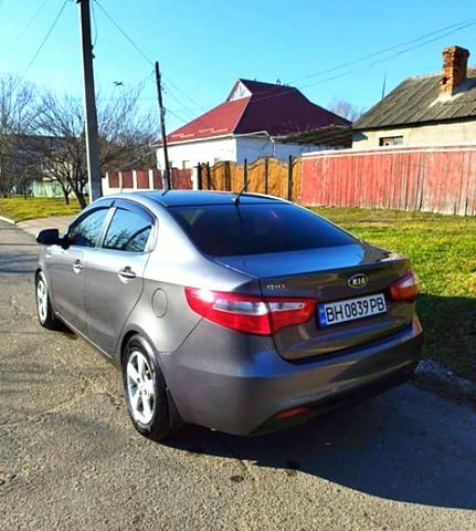 Серый Киа Рио, объемом двигателя 1.4 л и пробегом 203 тыс. км за 7200 $, фото 2 на Automoto.ua