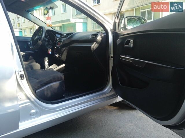 Серый Киа Рио, объемом двигателя 1.4 л и пробегом 200 тыс. км за 5300 $, фото 7 на Automoto.ua