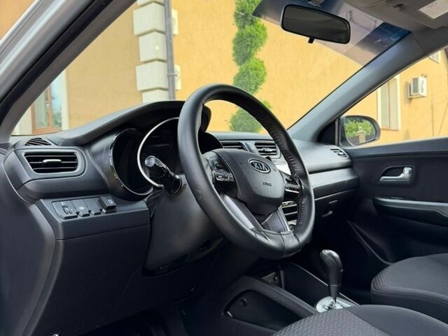 Сірий Кіа Ріо, об'ємом двигуна 1.6 л та пробігом 185 тис. км за 7650 $, фото 14 на Automoto.ua