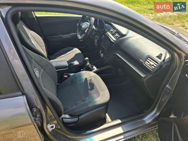 Серый Киа Рио, объемом двигателя 1.4 л и пробегом 235 тыс. км за 5600 $, фото 11 на Automoto.ua