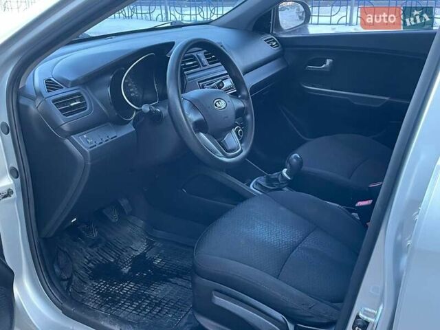 Серый Киа Рио, объемом двигателя 1.4 л и пробегом 68 тыс. км за 6700 $, фото 11 на Automoto.ua
