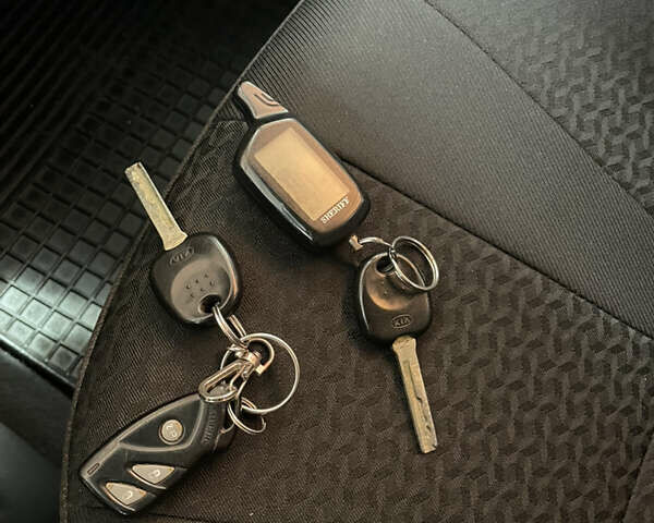 Серый Киа Рио, объемом двигателя 1.4 л и пробегом 167 тыс. км за 5999 $, фото 31 на Automoto.ua
