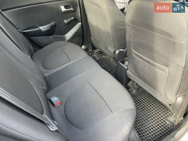Серый Киа Рио, объемом двигателя 1.4 л и пробегом 171 тыс. км за 7300 $, фото 11 на Automoto.ua