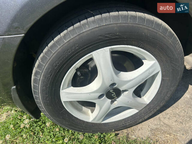 Серый Киа Рио, объемом двигателя 1.6 л и пробегом 250 тыс. км за 8299 $, фото 8 на Automoto.ua