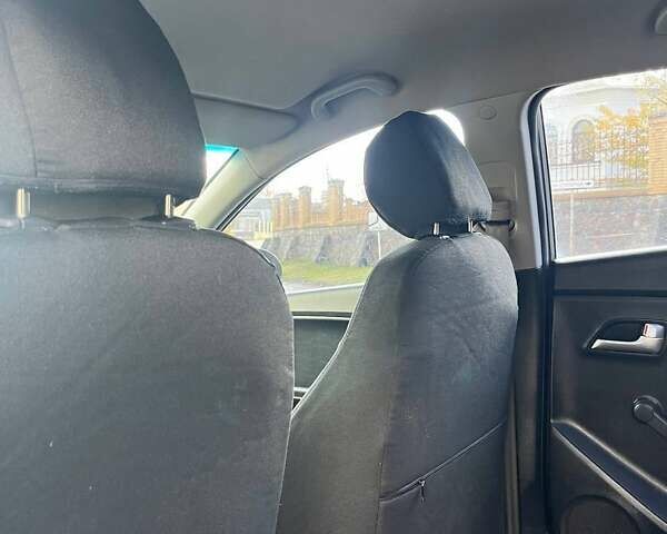 Серый Киа Рио, объемом двигателя 1.4 л и пробегом 190 тыс. км за 7000 $, фото 8 на Automoto.ua