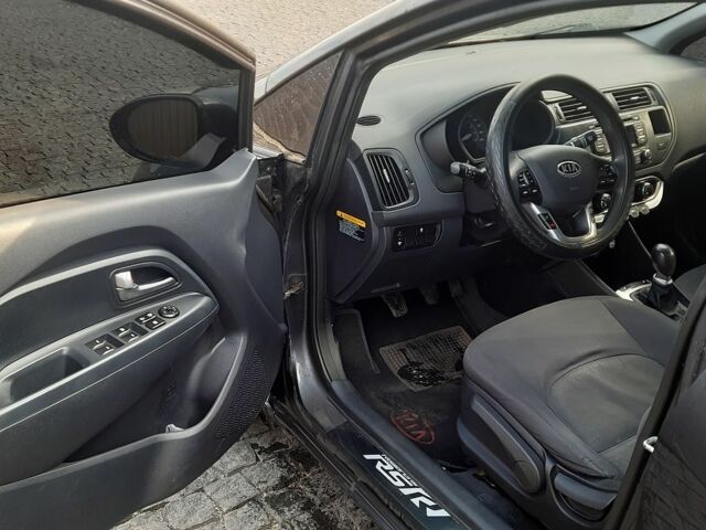 Серый Киа Рио, объемом двигателя 1.59 л и пробегом 250 тыс. км за 6500 $, фото 5 на Automoto.ua