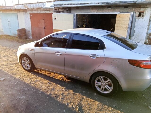 Сірий Кіа Ріо, об'ємом двигуна 1.4 л та пробігом 230 тис. км за 5200 $, фото 3 на Automoto.ua