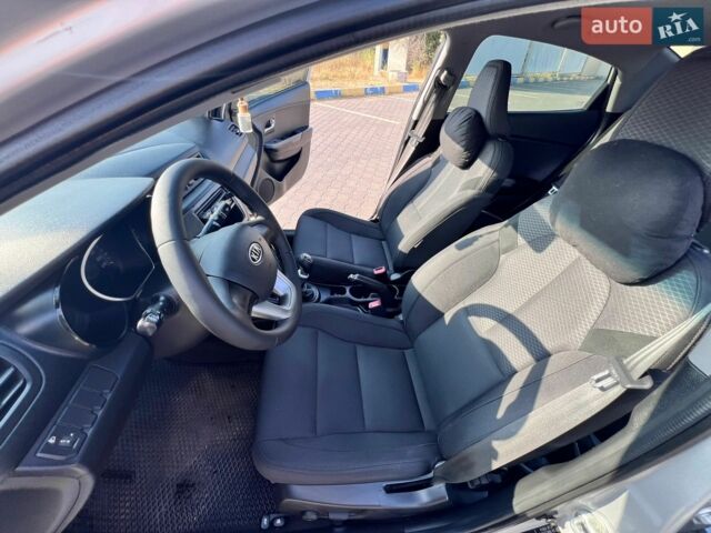 Сірий Кіа Ріо, об'ємом двигуна 1.4 л та пробігом 175 тис. км за 8000 $, фото 22 на Automoto.ua