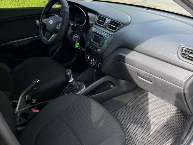 Сірий Кіа Ріо, об'ємом двигуна 1.4 л та пробігом 220 тис. км за 6700 $, фото 9 на Automoto.ua