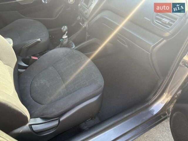 Серый Киа Рио, объемом двигателя 1.6 л и пробегом 121 тыс. км за 7200 $, фото 14 на Automoto.ua