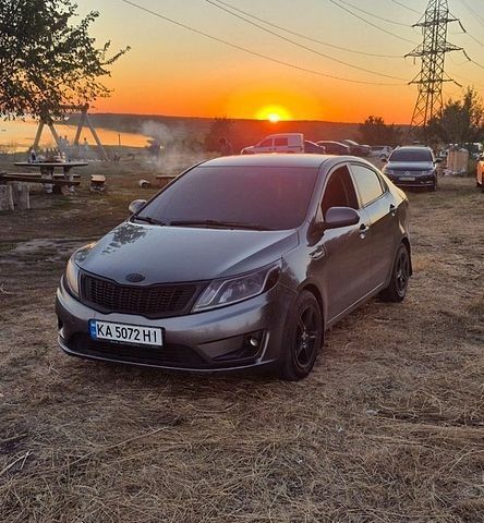 Сірий Кіа Ріо, об'ємом двигуна 1.4 л та пробігом 300 тис. км за 5000 $, фото 2 на Automoto.ua