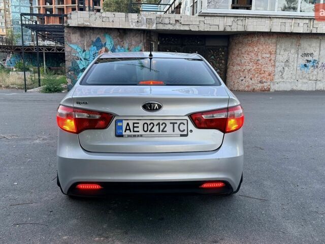 Серый Киа Рио, объемом двигателя 1.4 л и пробегом 230 тыс. км за 7000 $, фото 5 на Automoto.ua