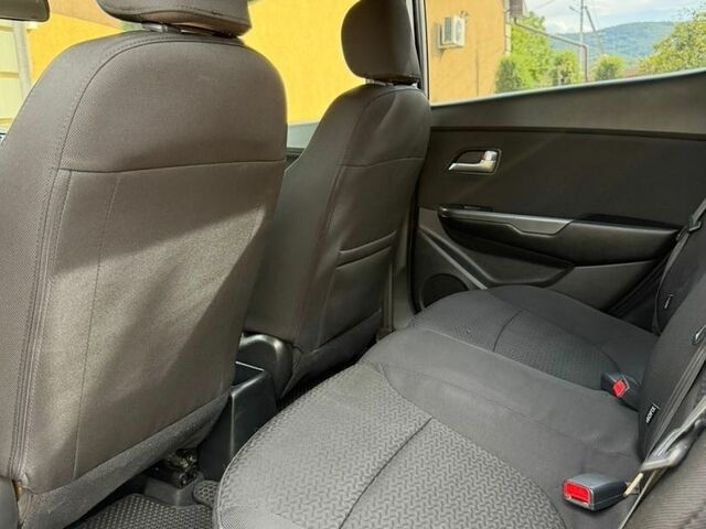 Сірий Кіа Ріо, об'ємом двигуна 1.6 л та пробігом 185 тис. км за 7650 $, фото 22 на Automoto.ua