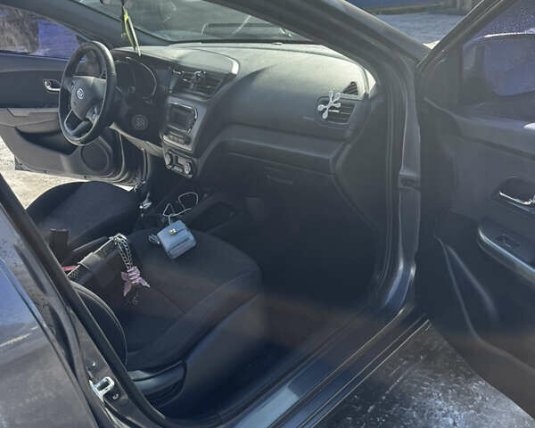 Серый Киа Рио, объемом двигателя 1.59 л и пробегом 275 тыс. км за 7000 $, фото 10 на Automoto.ua