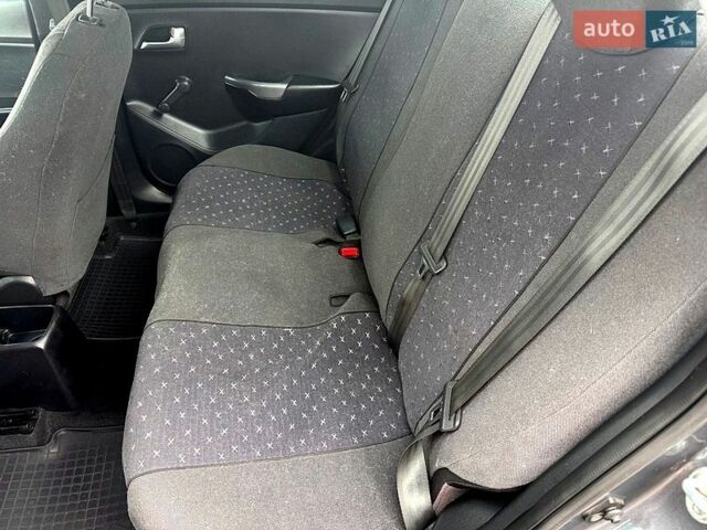 Серый Киа Рио, объемом двигателя 1.4 л и пробегом 168 тыс. км за 6300 $, фото 12 на Automoto.ua