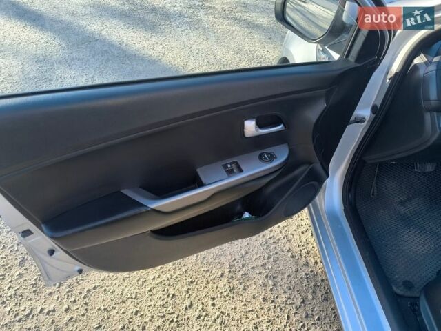 Сірий Кіа Ріо, об'ємом двигуна 1.4 л та пробігом 273 тис. км за 6500 $, фото 7 на Automoto.ua