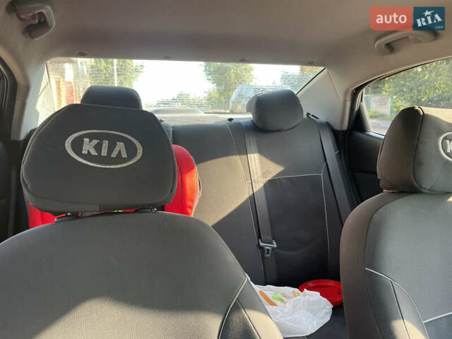 Серый Киа Рио, объемом двигателя 1.6 л и пробегом 94 тыс. км за 7600 $, фото 2 на Automoto.ua