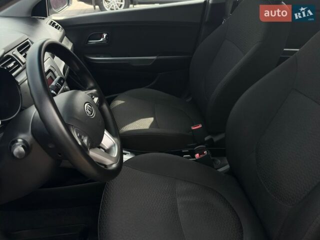Сірий Кіа Ріо, об'ємом двигуна 1.6 л та пробігом 128 тис. км за 9350 $, фото 16 на Automoto.ua