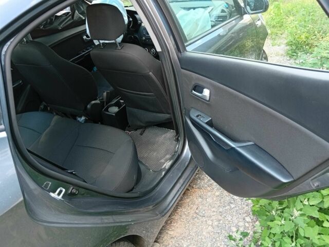 Сірий Кіа Ріо, об'ємом двигуна 1.6 л та пробігом 200 тис. км за 2300 $, фото 13 на Automoto.ua
