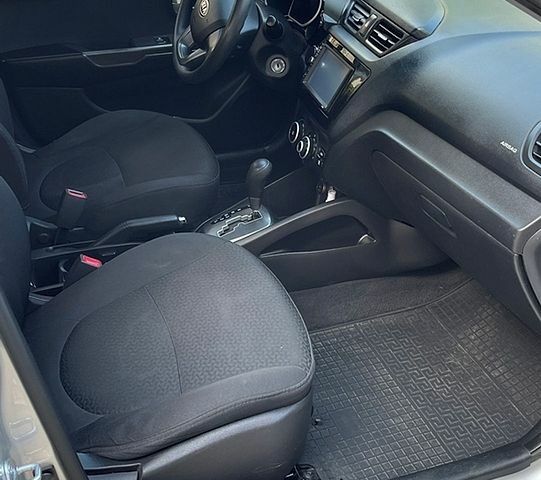 Сірий Кіа Ріо, об'ємом двигуна 1.4 л та пробігом 87 тис. км за 7400 $, фото 8 на Automoto.ua