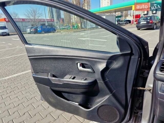 Серый Киа Рио, объемом двигателя 1.4 л и пробегом 187 тыс. км за 4900 $, фото 10 на Automoto.ua